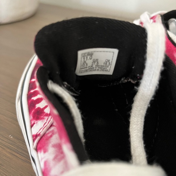 Girls Vans - Picture 2 of 4